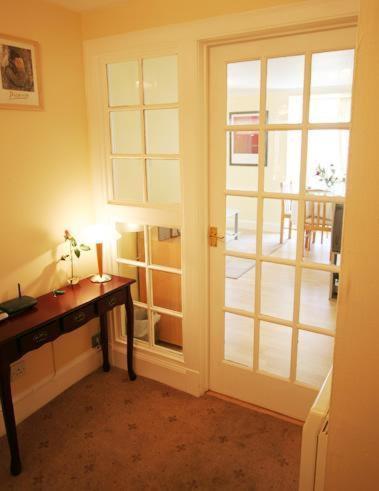 Apartments Royal EDI Room photo