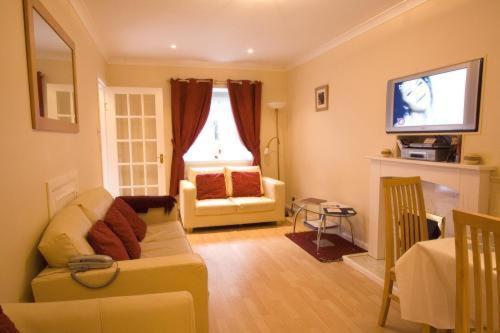 Apartments Royal EDI Room photo