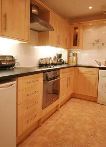 Apartments Royal EDI Room photo
